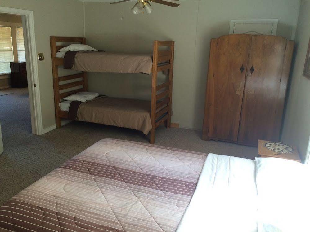 Lone Oak Ranch & Retreat Hotel Gainesville Buitenkant foto