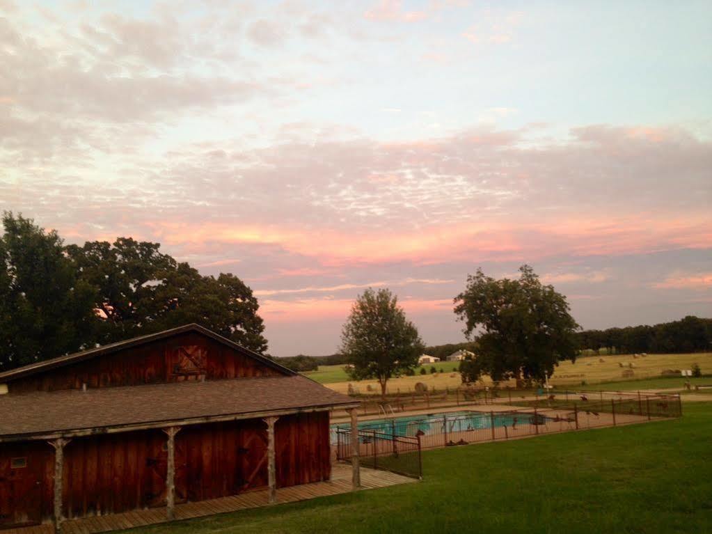 Lone Oak Ranch & Retreat Hotel Gainesville Buitenkant foto