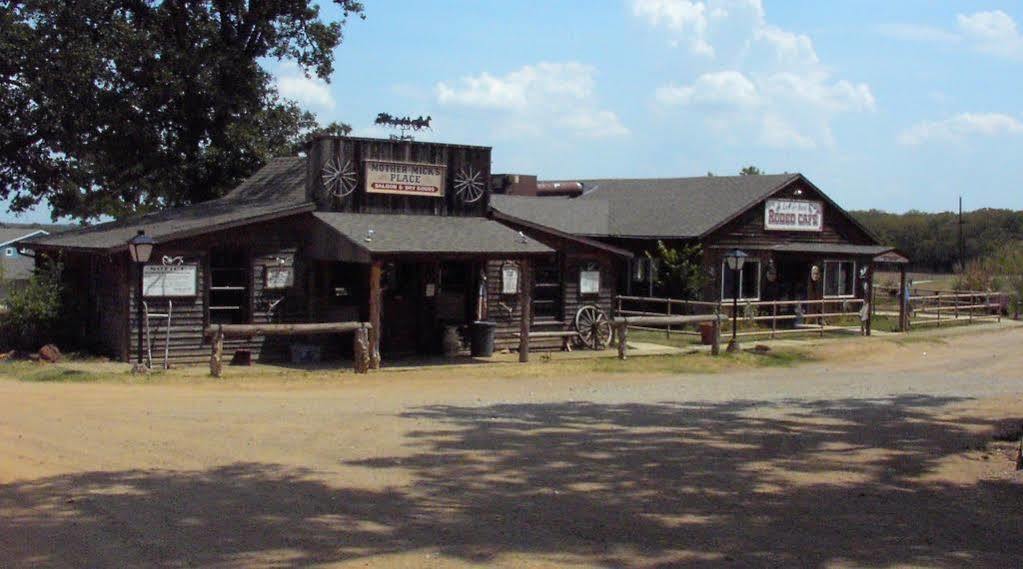 Lone Oak Ranch & Retreat Hotel Gainesville Buitenkant foto